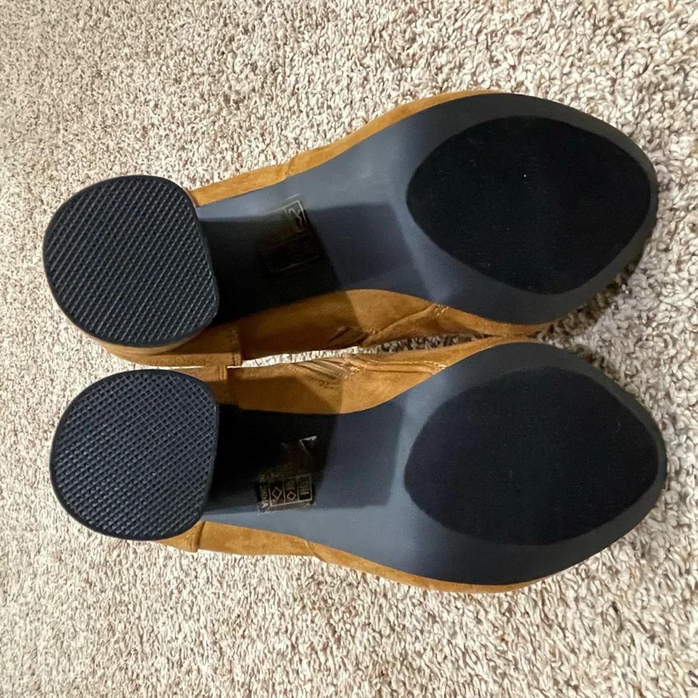 SoMe Tan Boots - Picture 3 of 7